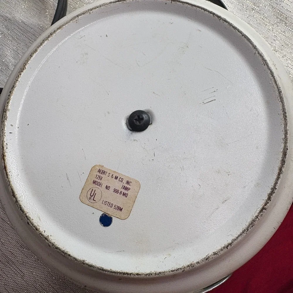 ALERTS & M CO INC Retractable Extension Cord Reel with Outlet Model 980 P MO